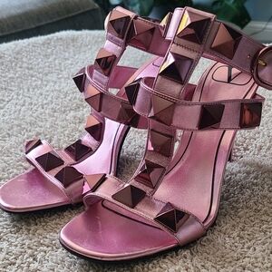 Valentino Garavani T-Strap Roman Stud sandal Giacinto Metallic Pink sz 6